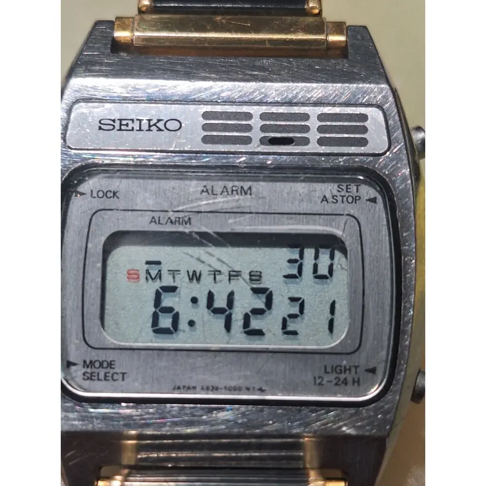 Vintage Seiko A638-5009 LCD Digital Alarm Watch Japan 1980s Quartz 33mm